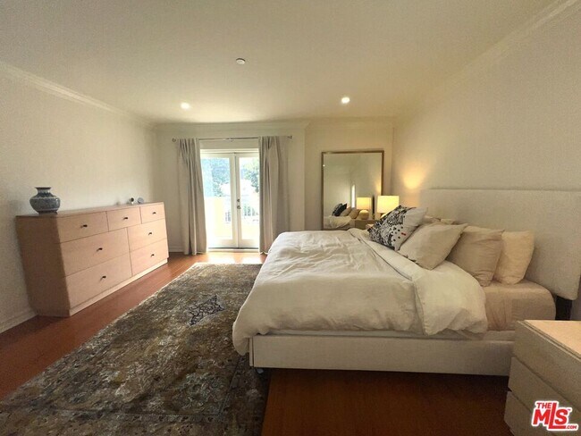 Building Photo - 1000 Granville Ave