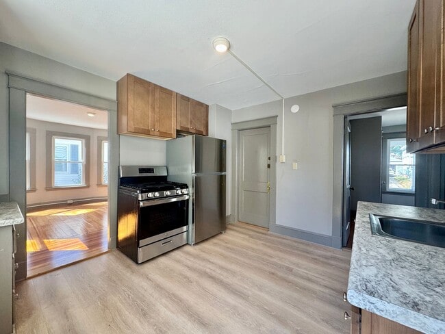 Primary Photo - 70 Angell Ave