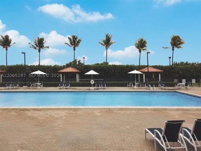 Building Photo - 2625 Collins Ave