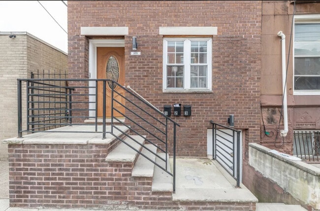 Building Photo - 1410 W Ritner St