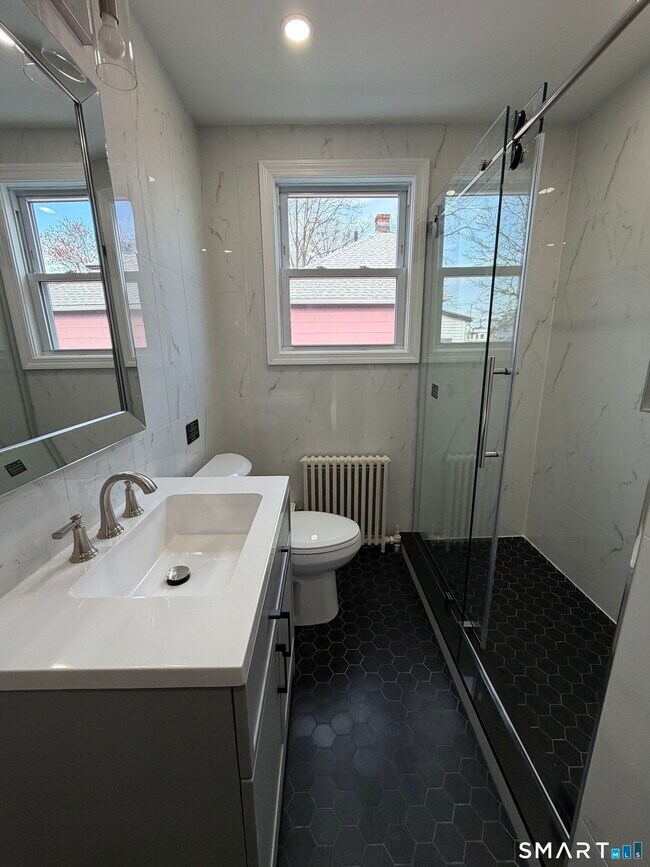 Building Photo - 62 Lincoln Ave