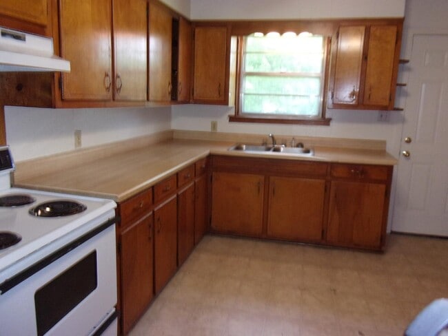 Building Photo - 116 Marks Cir