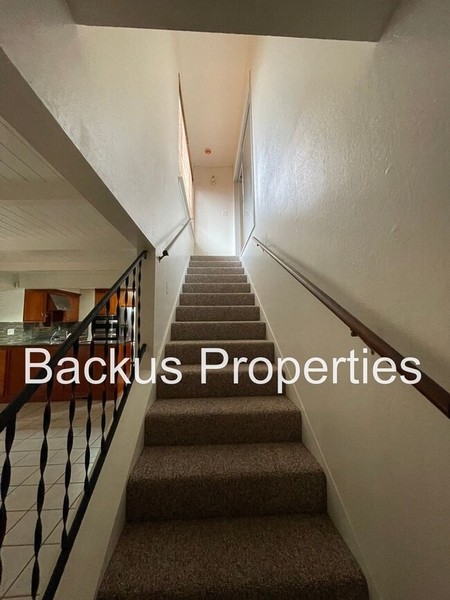 Building Photo - Wonderful home in North Salinas Four bedroom with pool