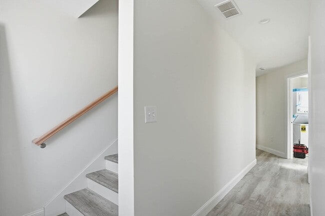 Building Photo - 23 Blake St