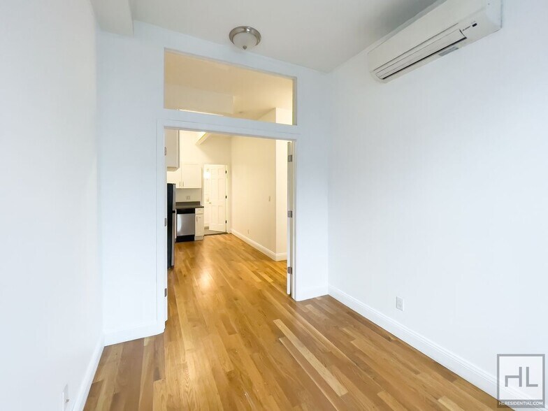 Building Photo - WYCKOFF AVENUE / Spacious 2-Bed 1 Bath / B...