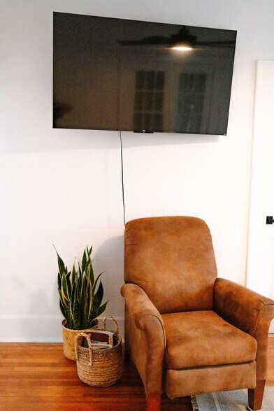 Building Photo - 711 S Phillips Ave