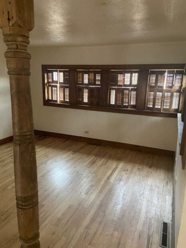 Building Photo - 2227 Arapahoe Ave