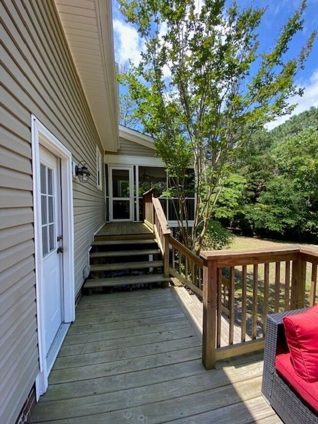 Building Photo - Welcome to this stunning fully furnished 4...