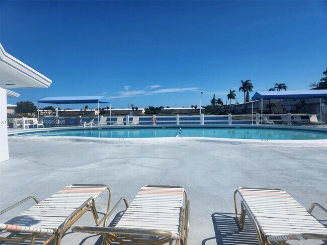 Building Photo - 920 SW 11th Ave