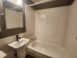 Building Photo - 7482 Larkdale Ave