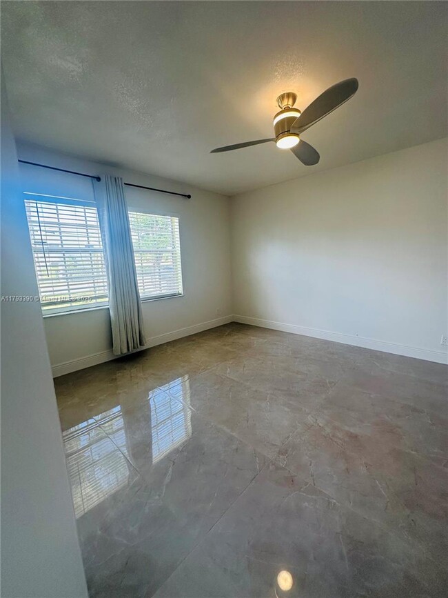 Building Photo - 4406 SW 25th St