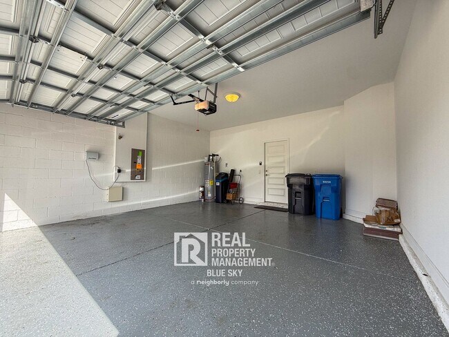 Building Photo - 10320 Stallion Flds Wy