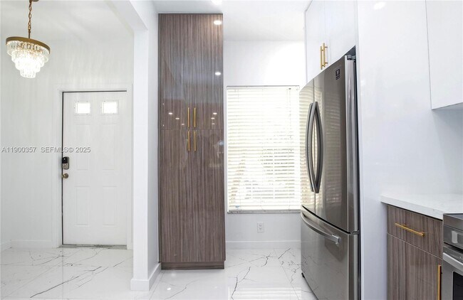 Building Photo - 16697 Hemingway Dr