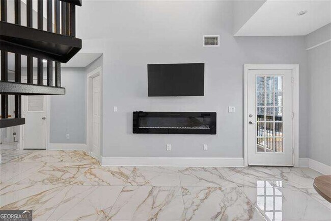 Building Photo - 1074 Peachtree Walk NE