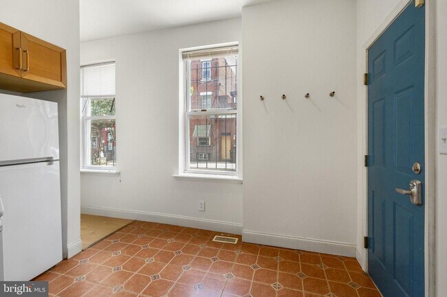 Building Photo - 3001 W Girard Ave