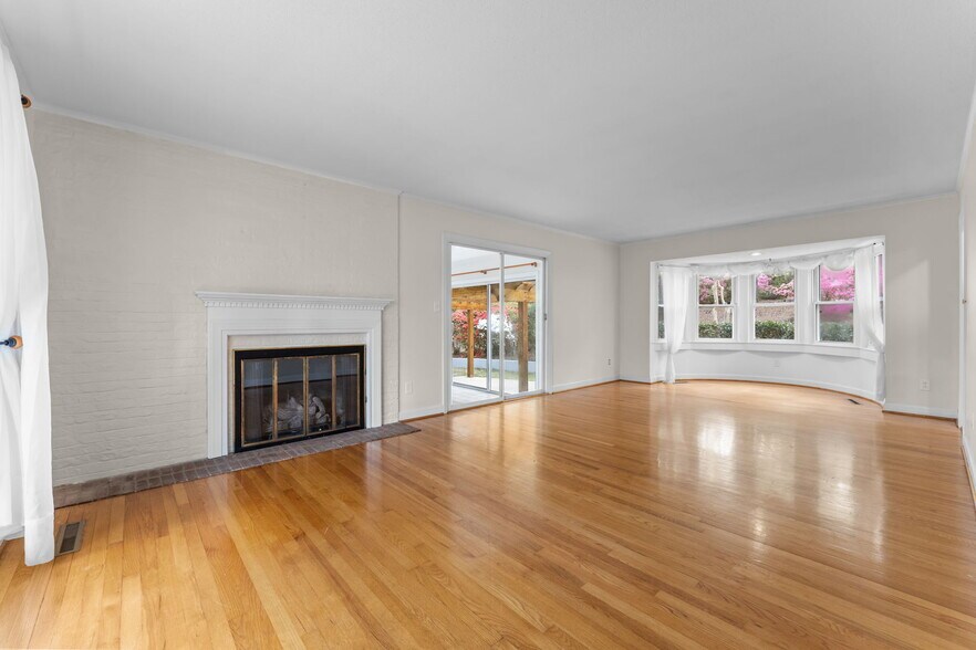 Building Photo - 1055 Inverness Rd