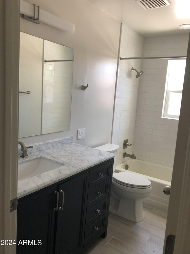Building Photo - 607 E Encanto Dr