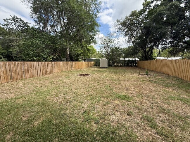 Building Photo - 3 Bedroom 2 Bath In Alachua