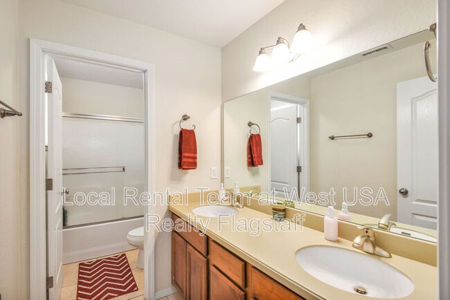 Building Photo - 3716 E Jacamar Dr