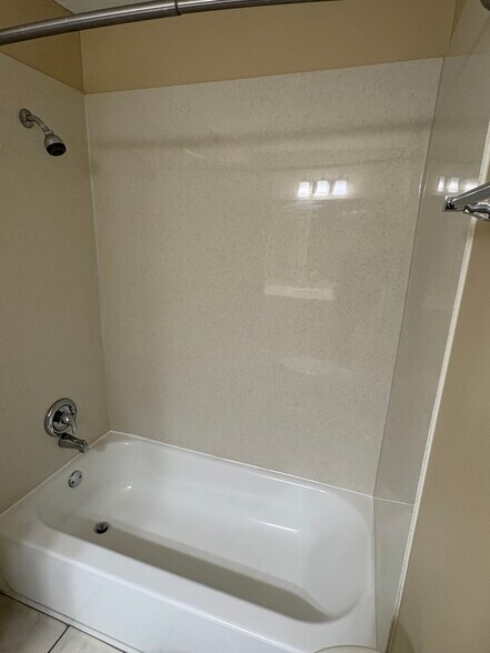 Building Photo - 1440 Slade Ave