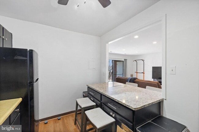 Building Photo - 804 Quince Orchard Blvd