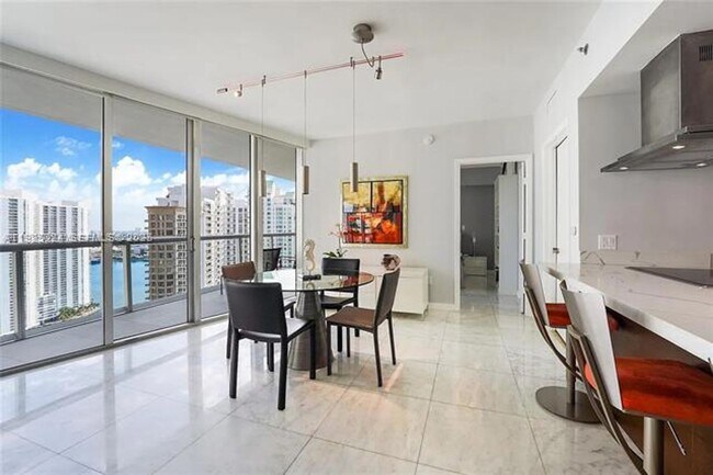 Building Photo - 495 Brickell Ave