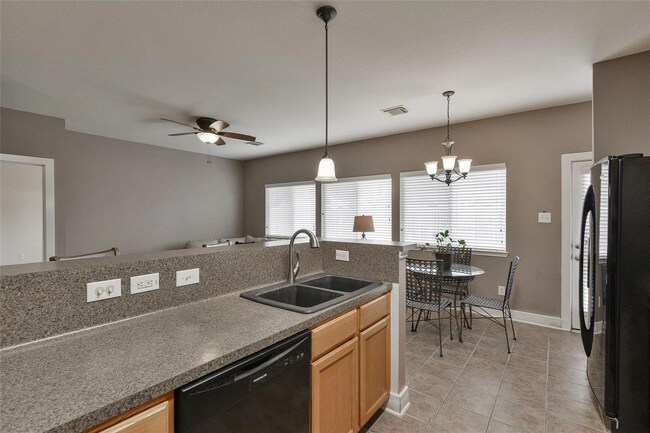 Building Photo - 407 Laurel Pine Dr