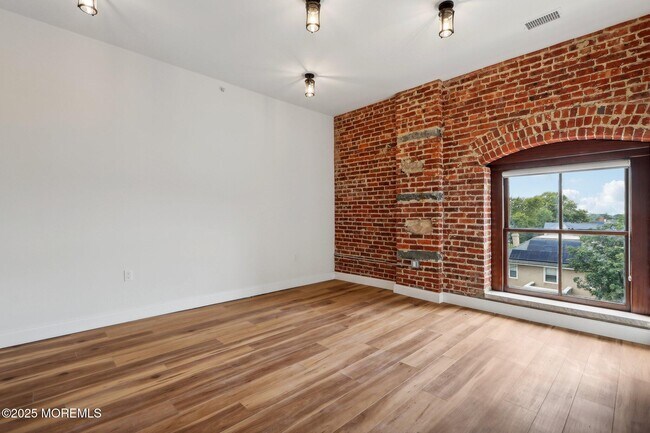 Building Photo - 179 Chelsea Ave