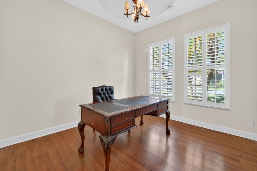 Building Photo - 854 SW Saint Tropez Ct