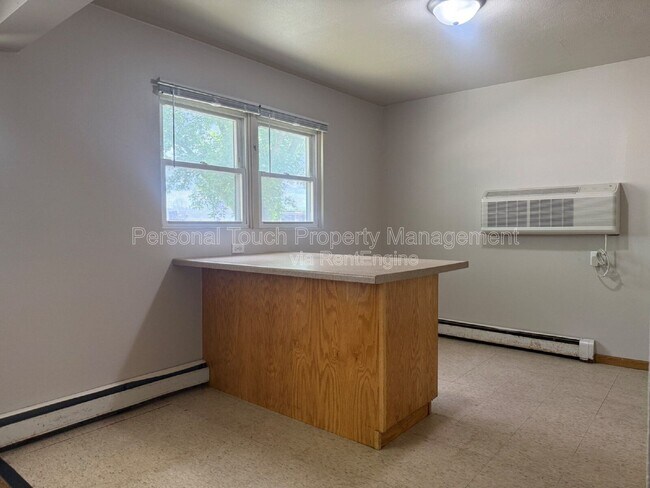 Building Photo - 2814 8th St N
