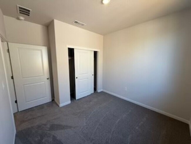 Building Photo - Brand New Single Story Solar All Electric Home in Roseville