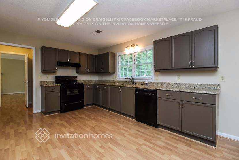 Building Photo - 2585 Loring Rd NW