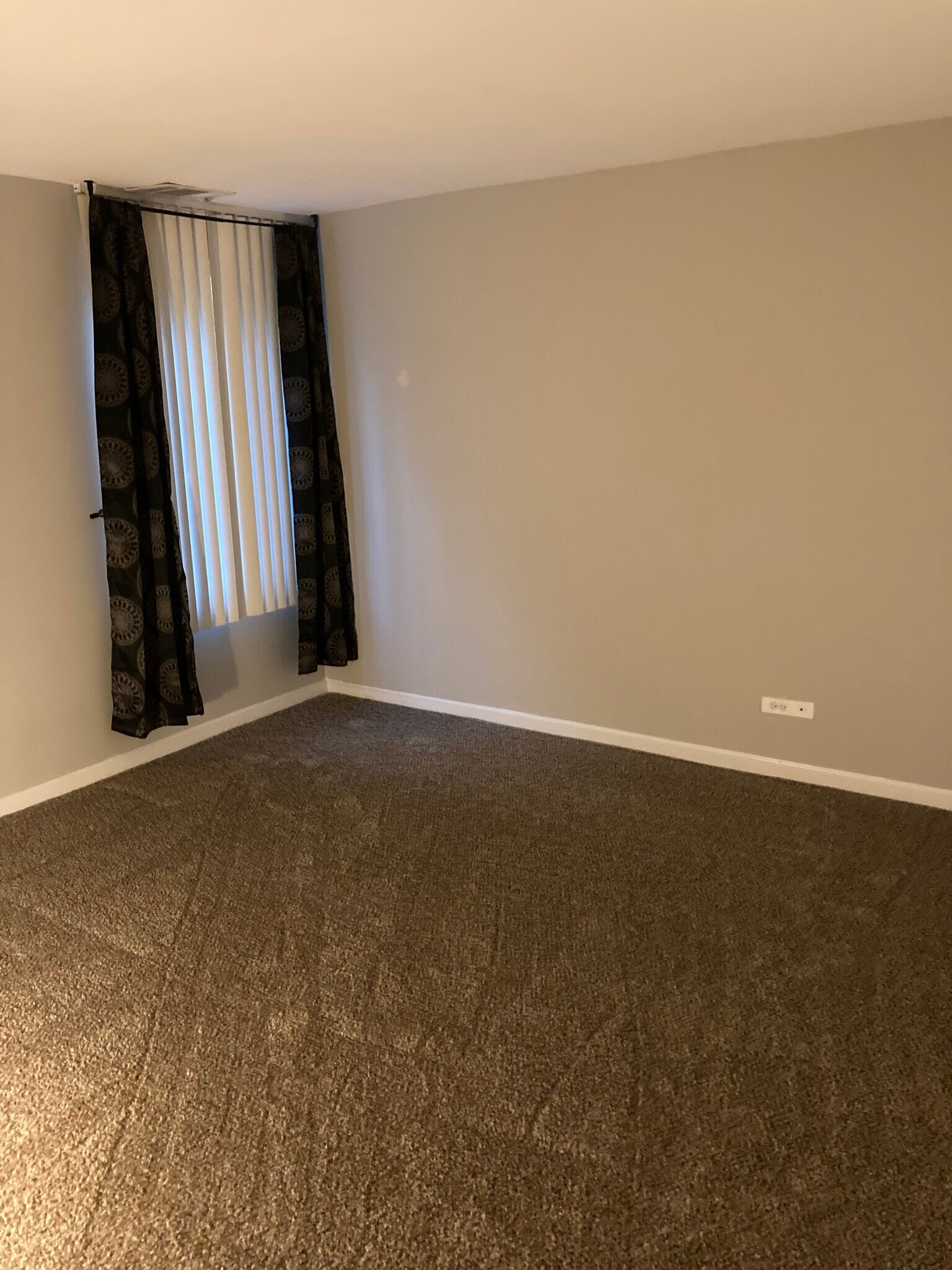 Building Photo - 5854 Forest View Rd