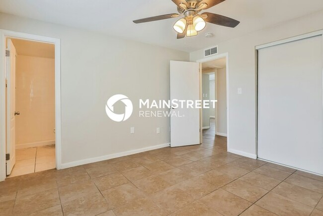 Building Photo - 7416 W Glenrosa Ave