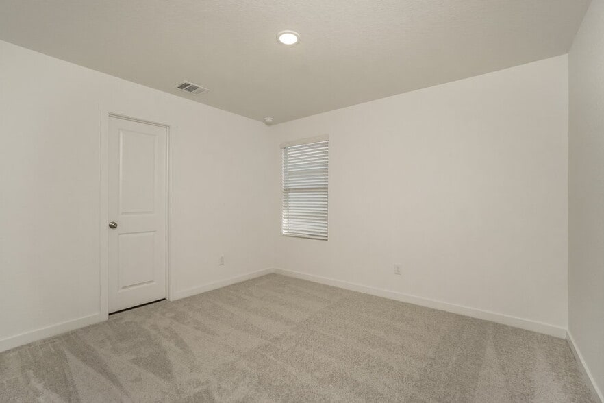 Building Photo - 15526 Crescent Pne