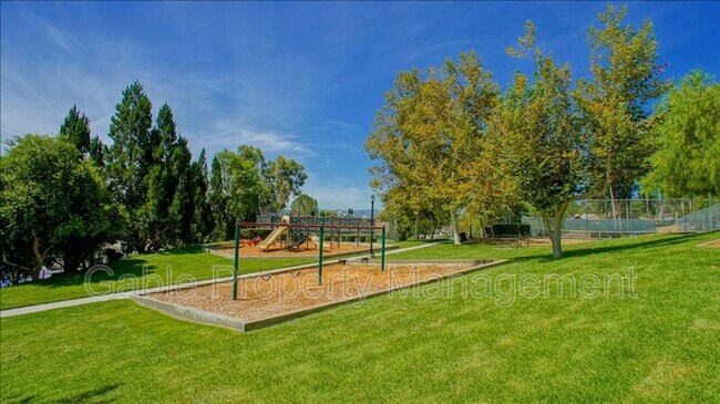 Building Photo - 27553 Saffron Ln