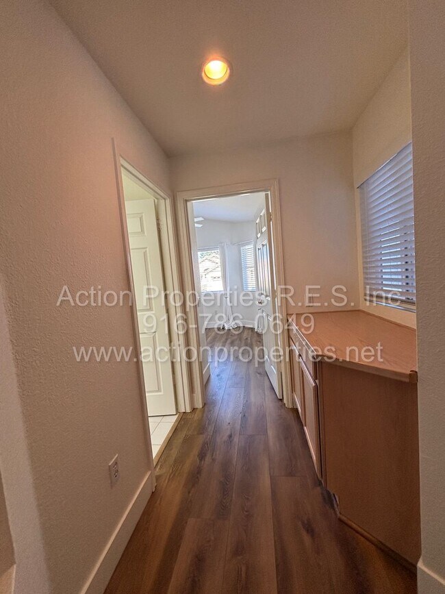 Building Photo - 6000 Buggy Whip Ln