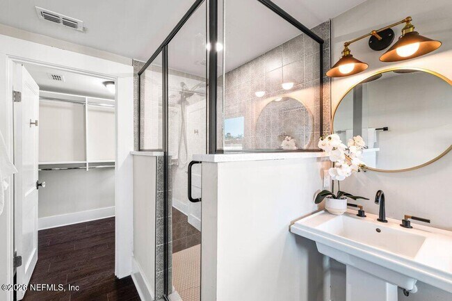 Building Photo - 2843 Oak St