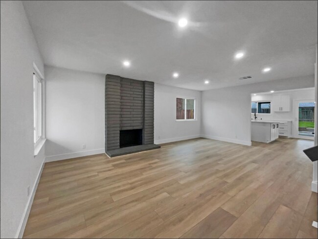 Building Photo - 7952 Summerplace Dr