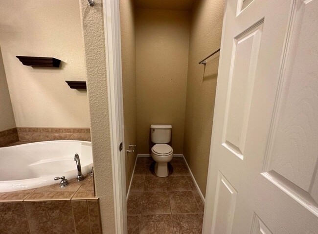 Building Photo - 10585 Parkington Ln