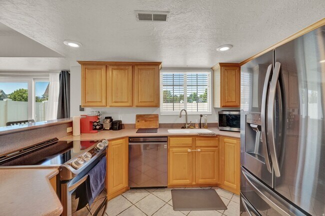 Building Photo - 11976 Draperville Ave