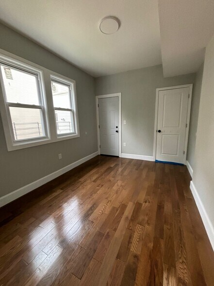 Building Photo - 649 Grove St