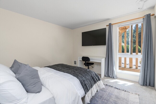 Building Photo - 4918 110th Avenue Ct E