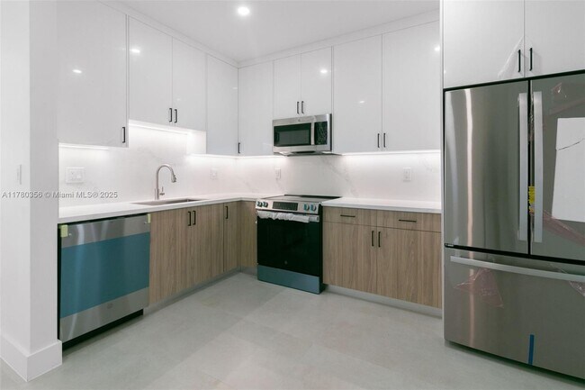 Building Photo - 4765 SW 87th Ct