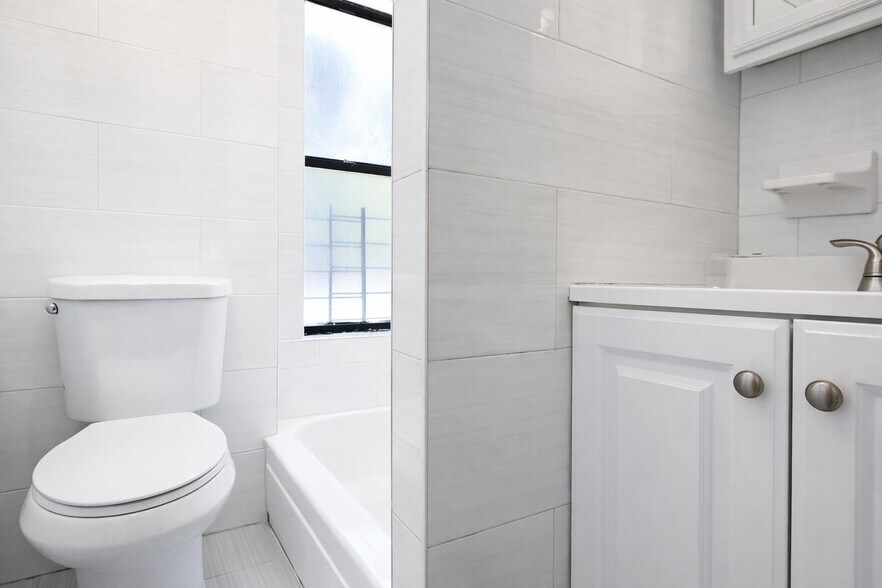 Building Photo - 518 W 204th St