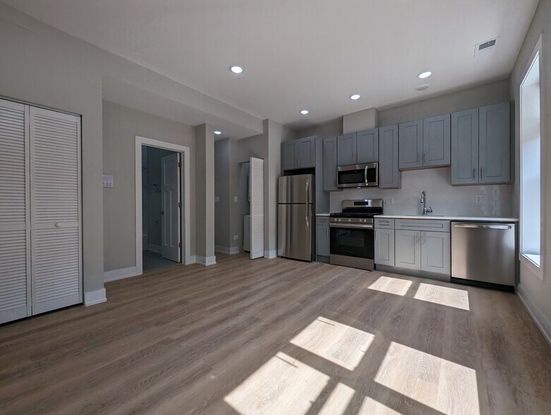 Building Photo - 423 W Belden Ave
