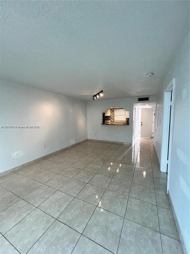 Building Photo - 7125 Bay Dr