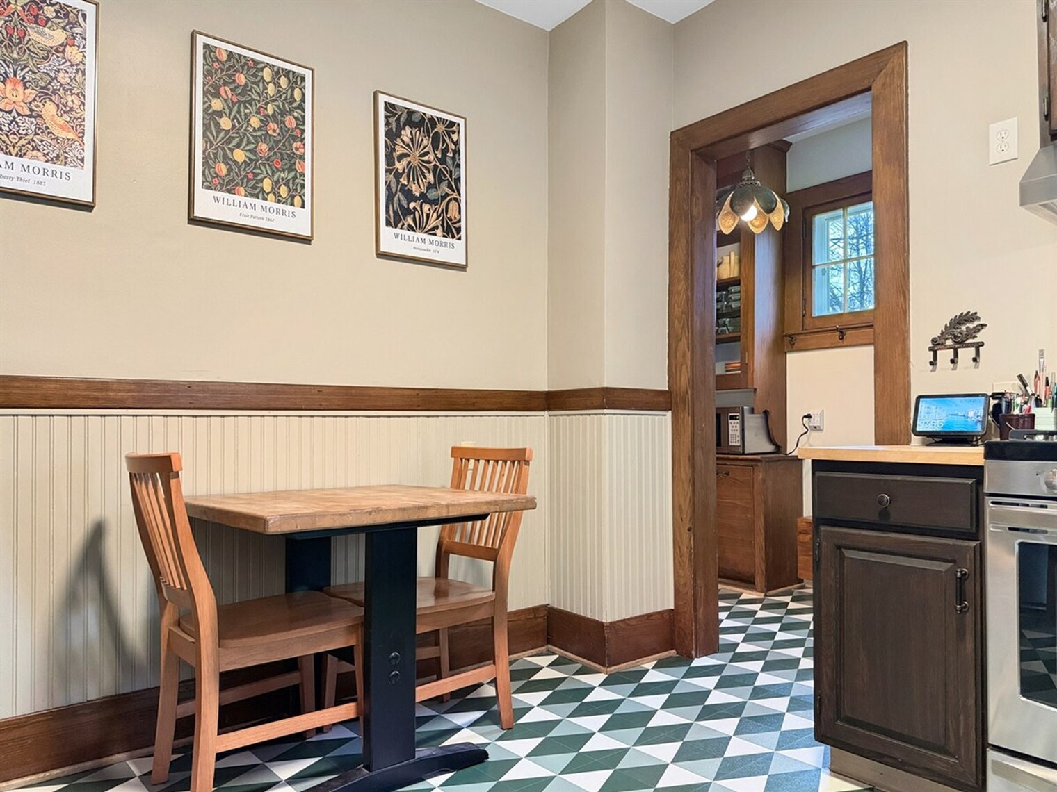 Building Photo - 410 Wellington Ave