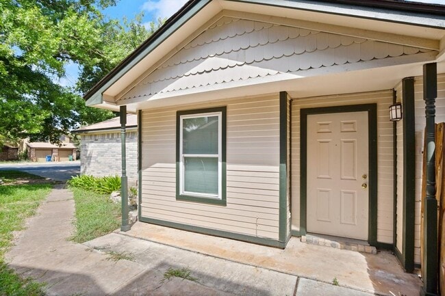 Building Photo - 13309 Saddlebrook Trail