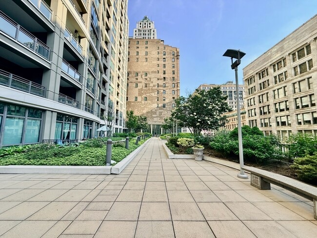 Building Photo - 130 N Garland Ct